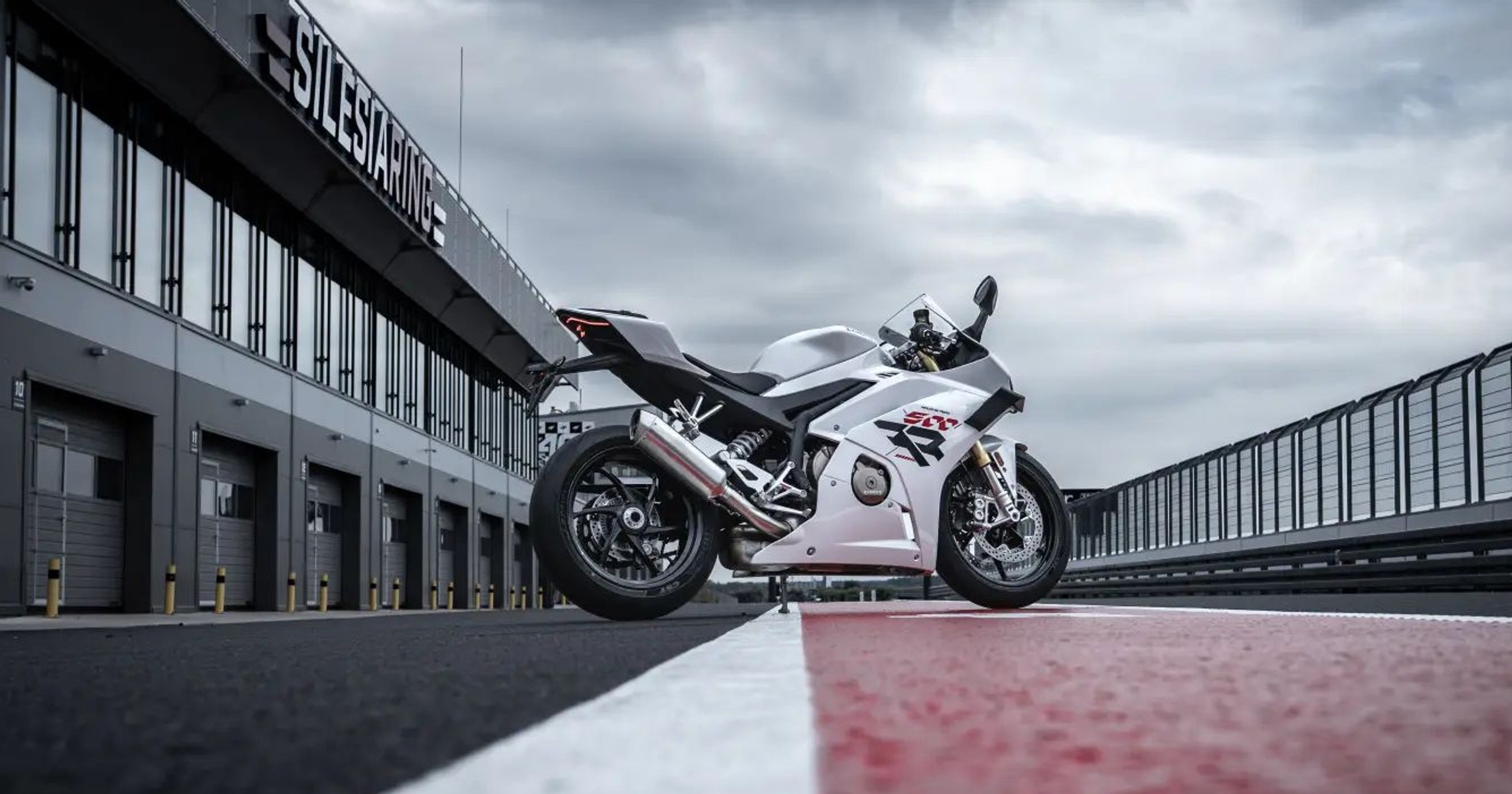 Chiński motocykl ZXMOTO 500 RR