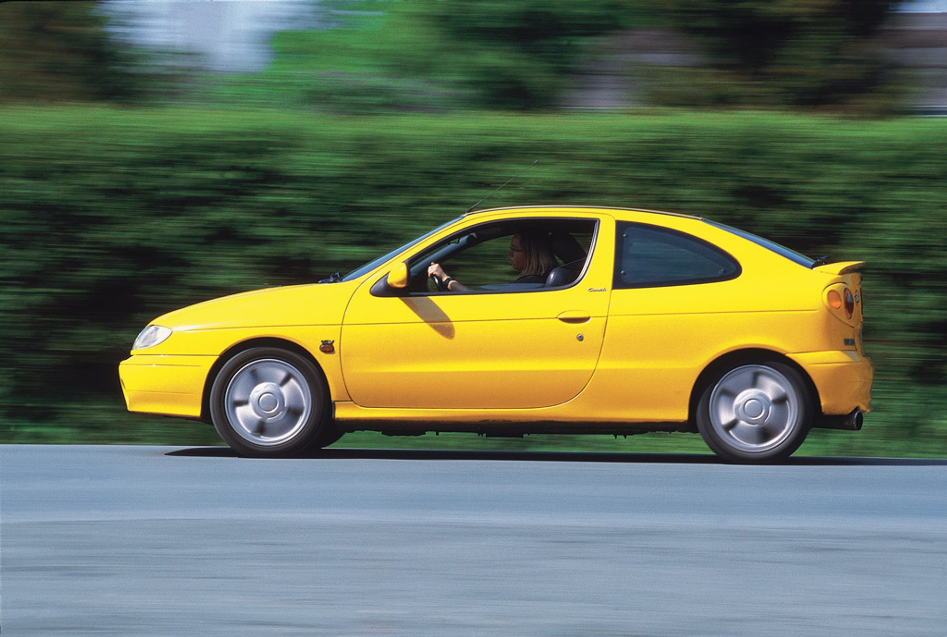 Sportowe auto za 10, 20 lub 30 tys zł? Zobacz które warto kupić