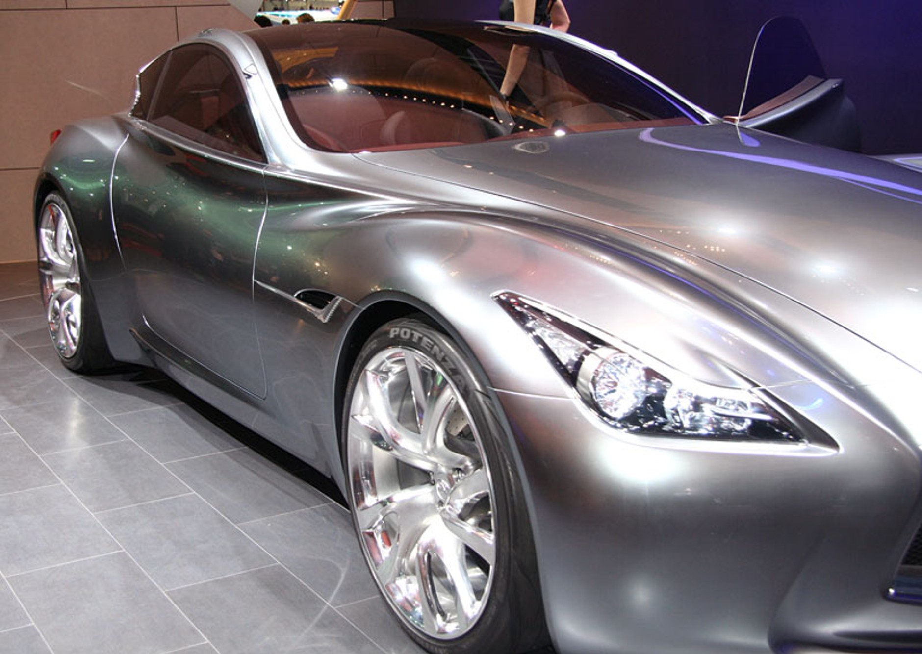 Genewa 2009: Infiniti Essence Concept (fotogaleria)