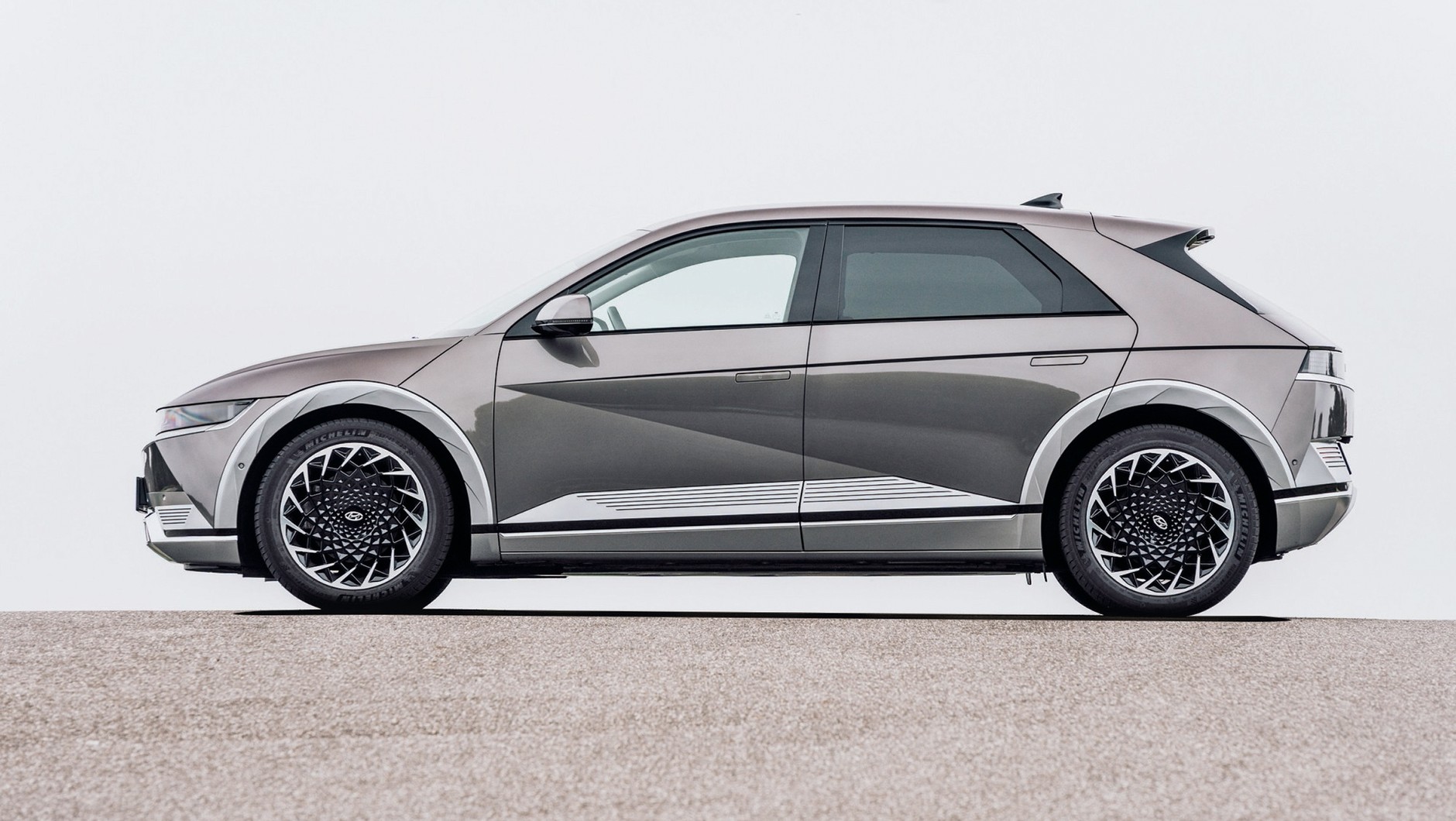 Hyundai Ioniq 5 2022 - witamy przybysza prosto z Minecraft'a!