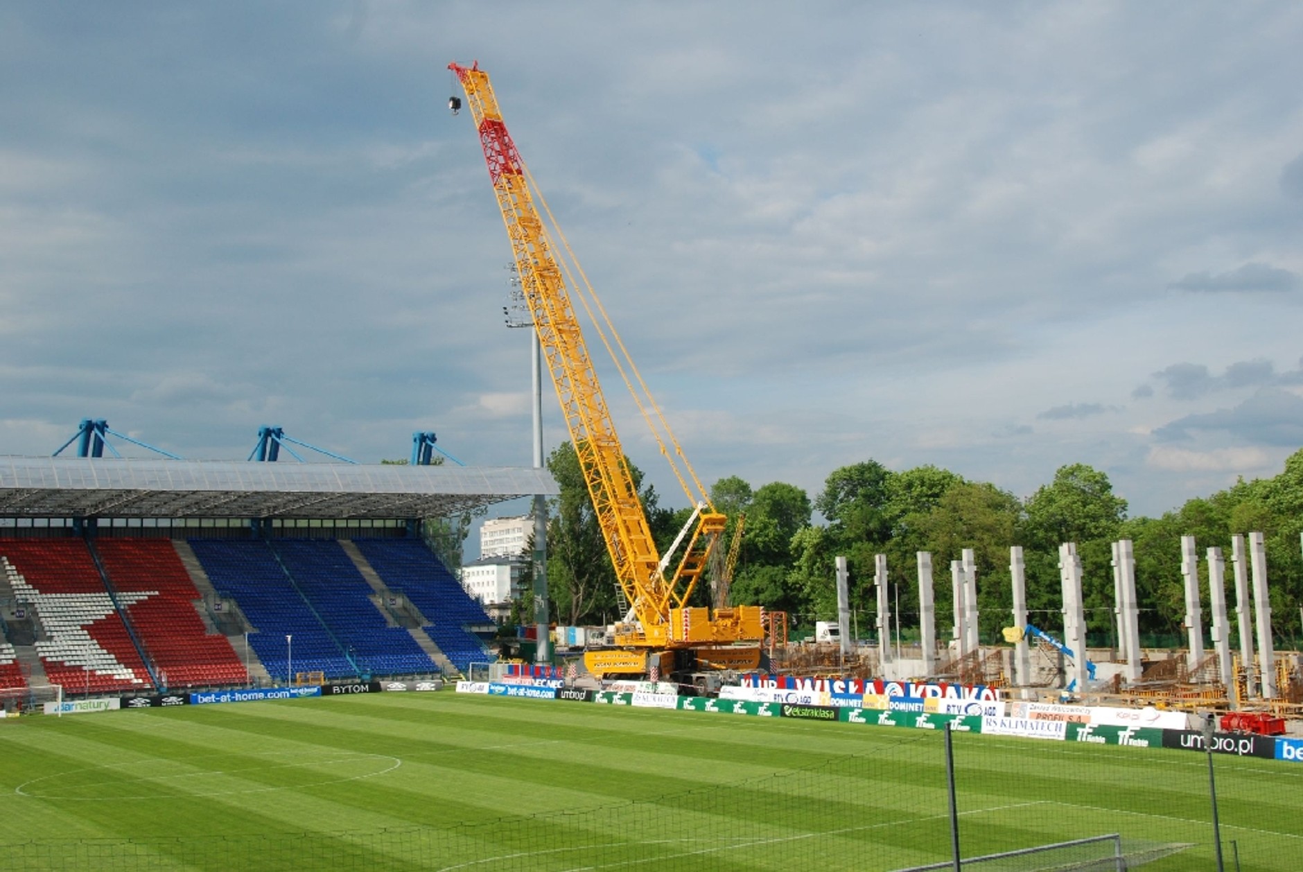 Ogromne maszyny do zadań specjalnych na polskich budowach