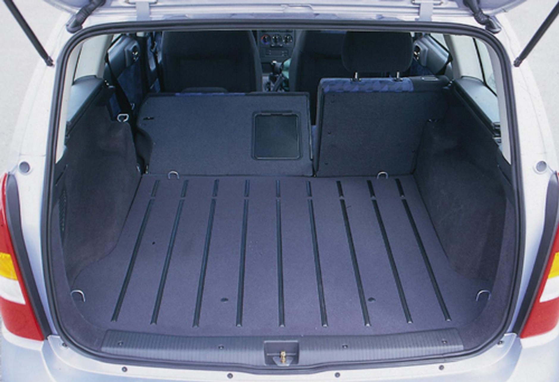 Opel Astra II kontra Ford Focus I i VW Golf IV - porównanie używanych kombi z dieslem