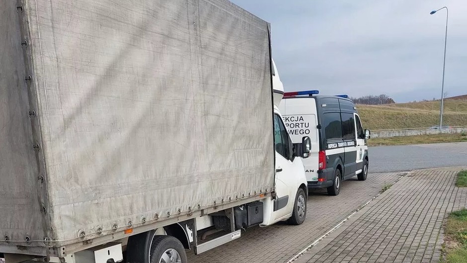 Bez karty, ale z naruszeniami. ITD zatrzymało busa na S7