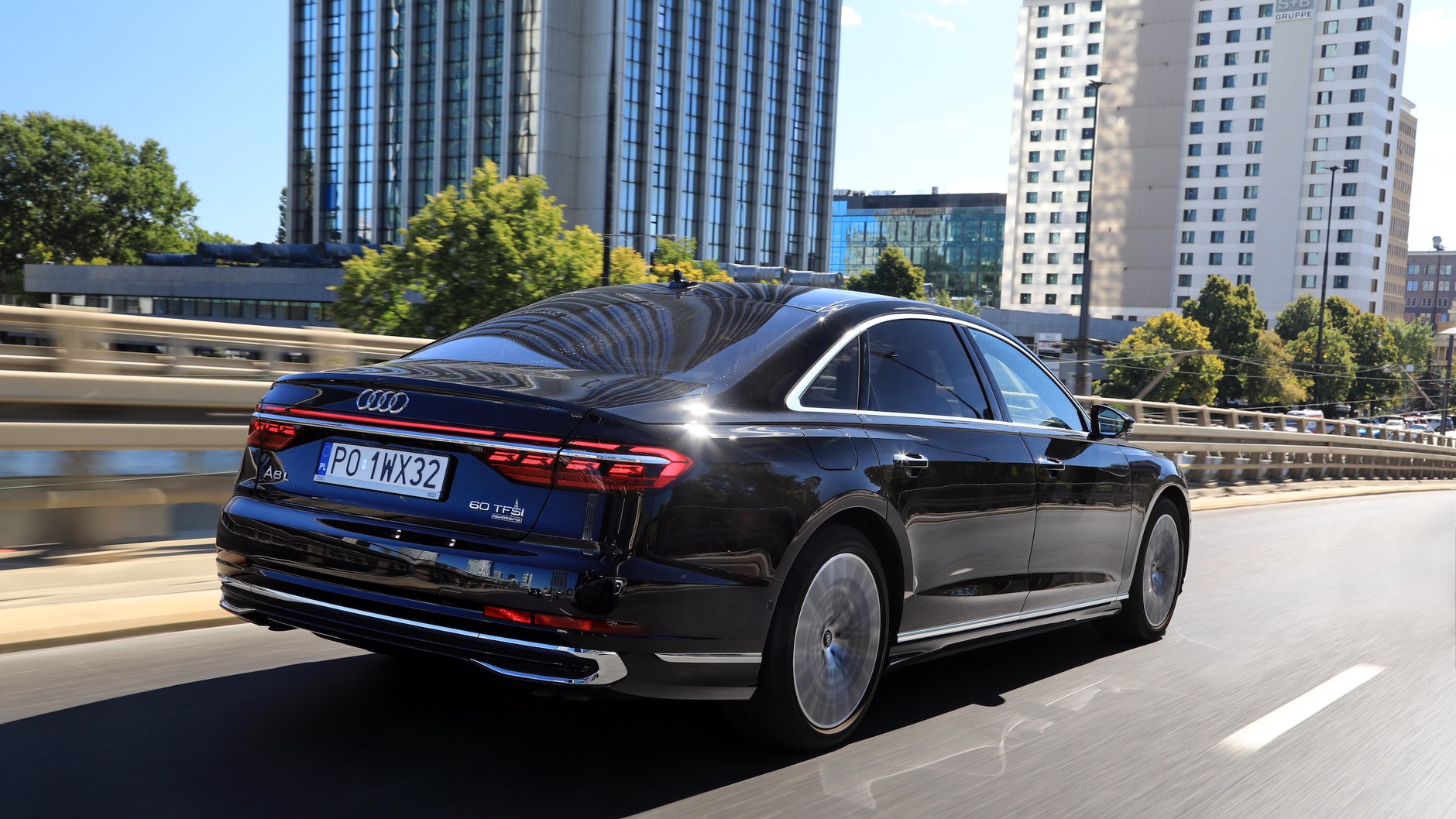 Audi A8 L 60 TFSI (2022 r.; D5)