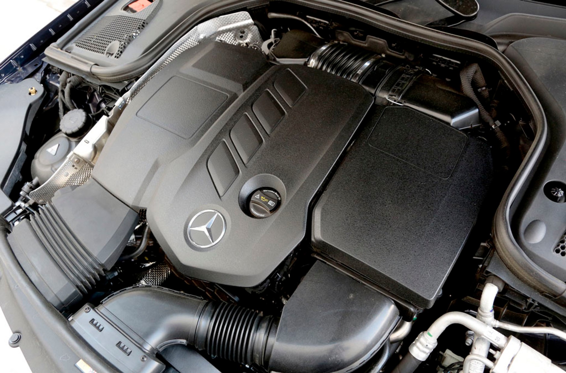 Mercedes E 220d - czy jest wystarczająco inteligenty na nasze drogi?