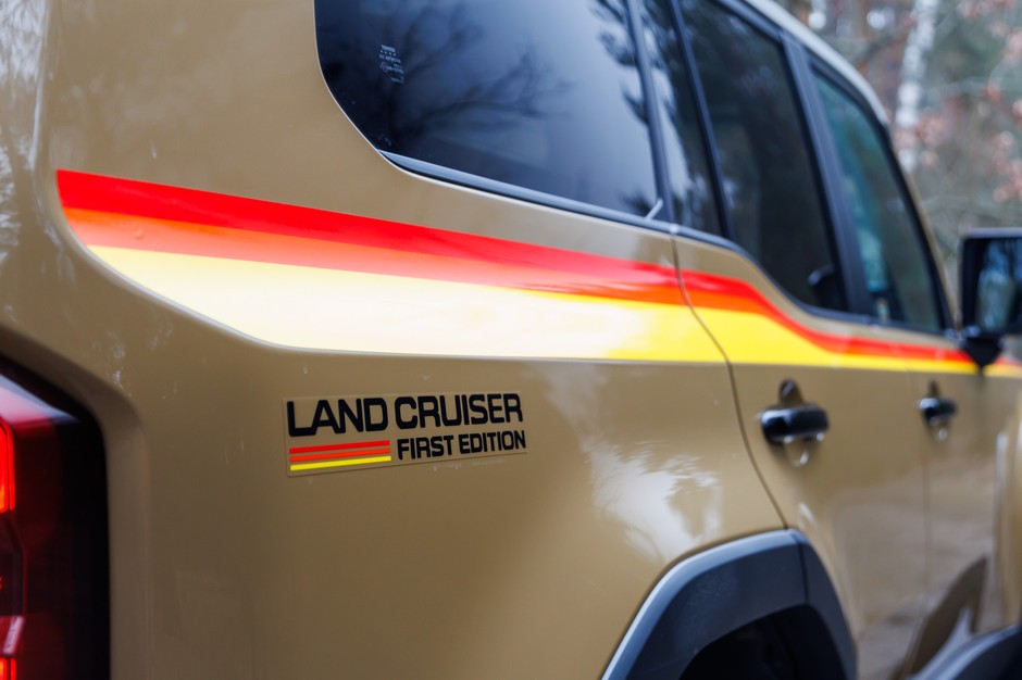Jeep Wrangler vs Toyota Land Cruiser