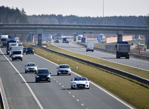 Utrudnienia w ruchu na A2. Prawy pasy tylko dla jednego samochodu