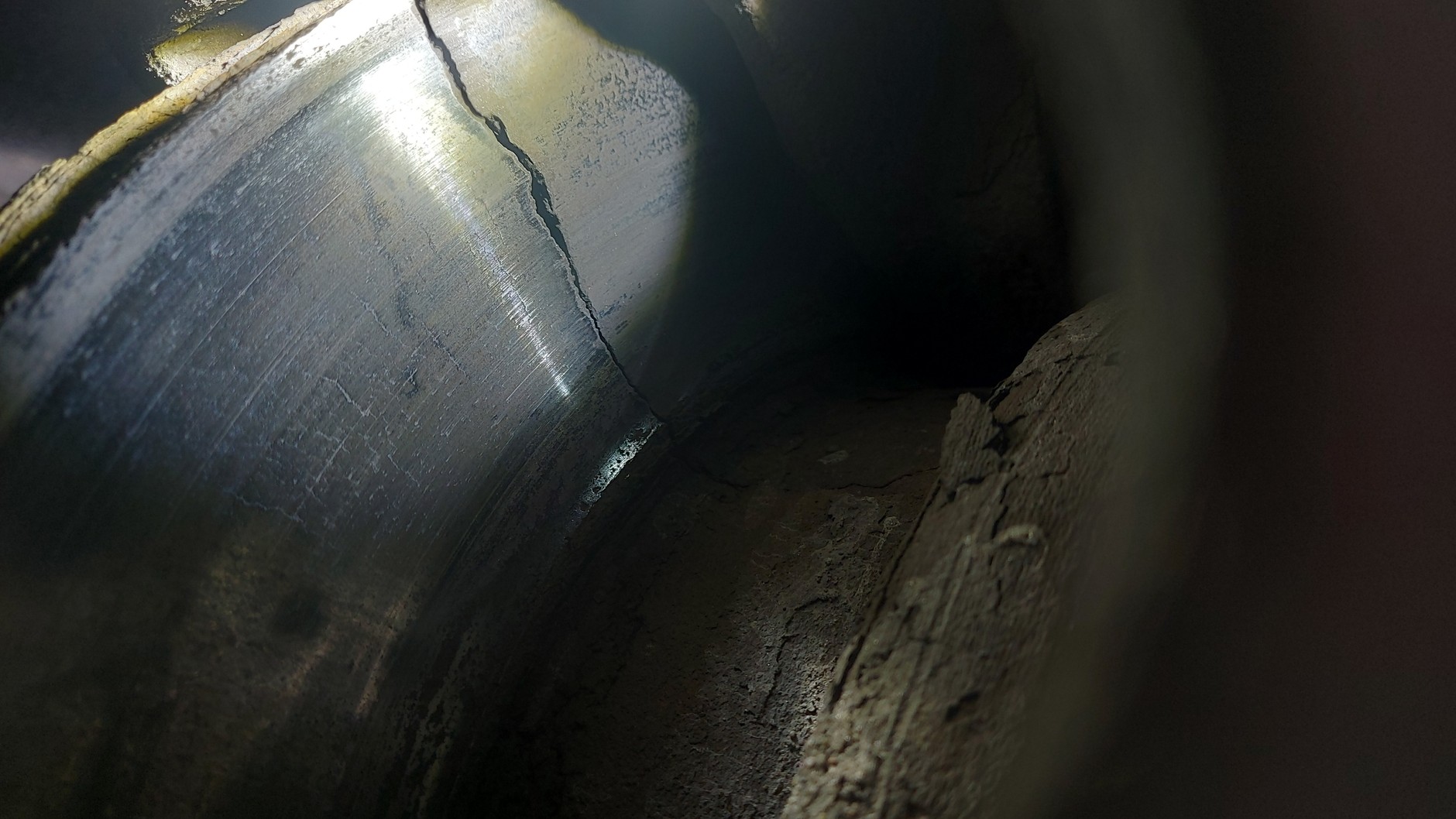 8 dni po przeglądzie miał popękane tarcze na dwóch osiach w naczepie