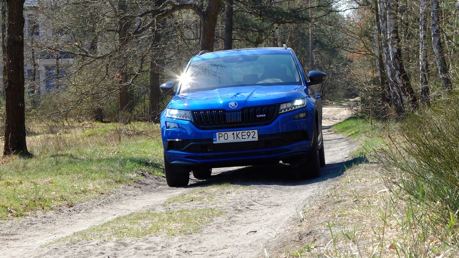 Wersja RS Skody Kodiaq wyróżnia się m.in. czarną osłoną chłodnicy