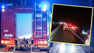 Nie było miejsca na korytarz życia na A4. Strażacy musieli biec na miejsce wypadku [WIDEO]