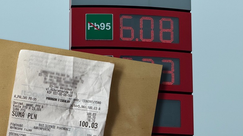 Cena paliwa na stacji należącej do supermarketu