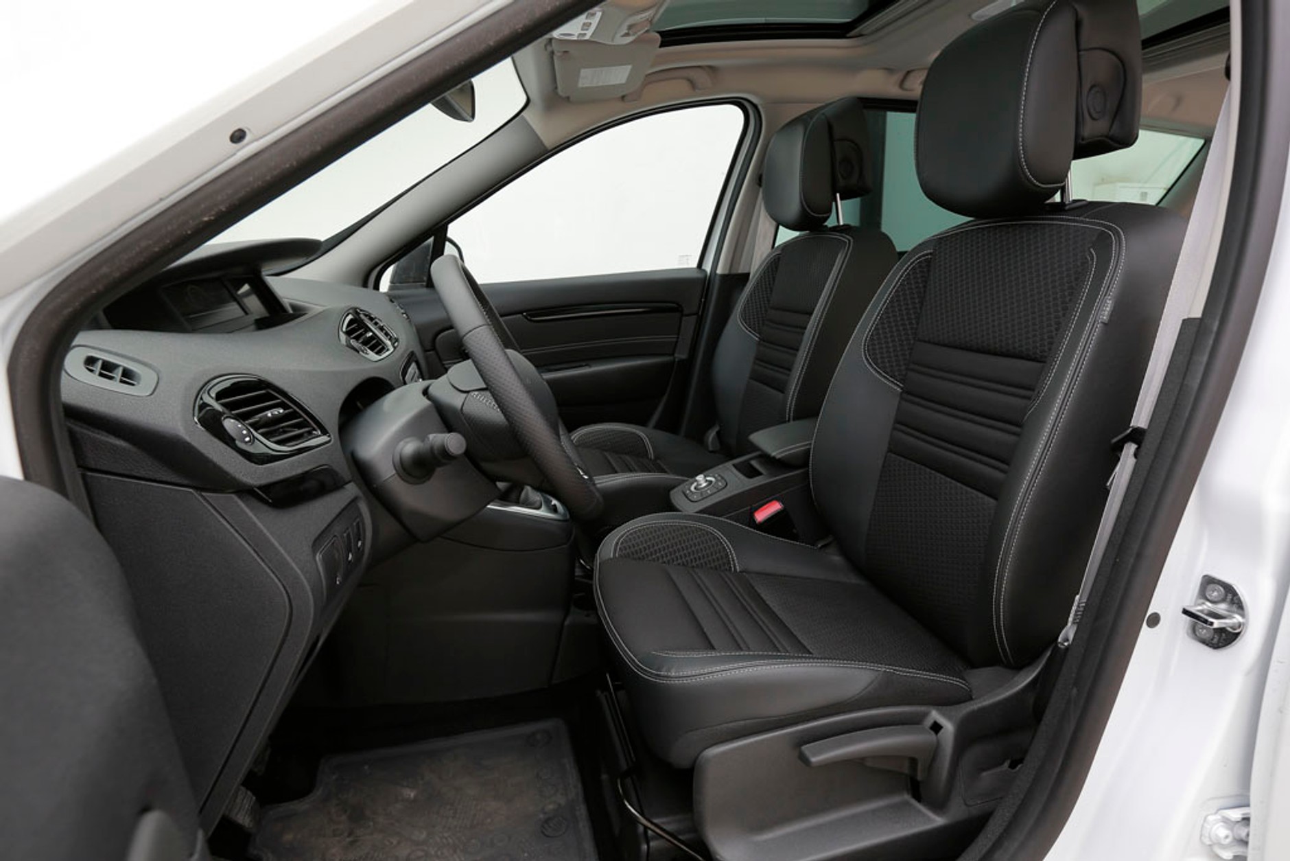 Renault Grand Scenic 1.6 dCi: Dynamiczny i oszczędny van | Test i Opinie