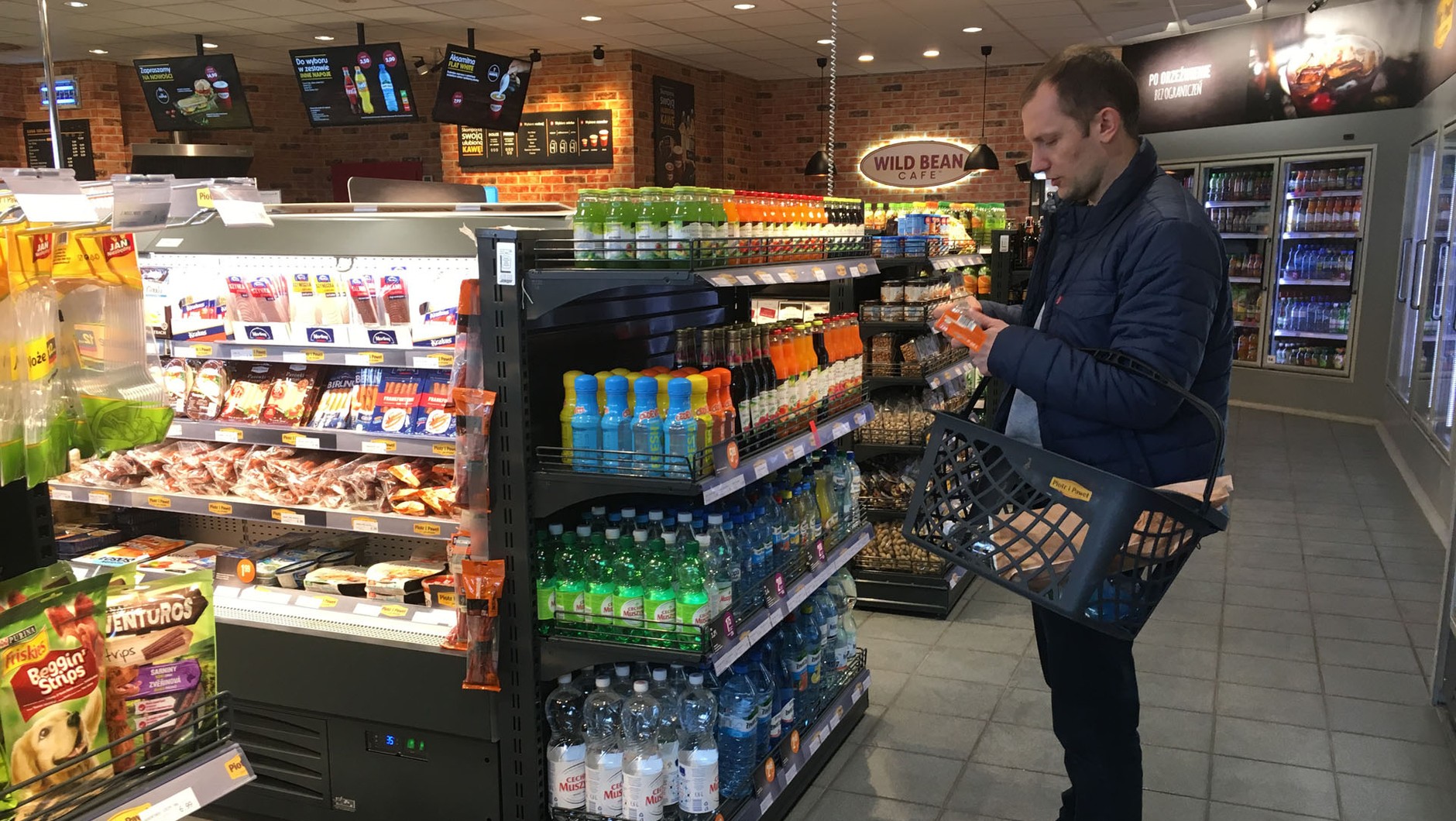 Zatankuj piwo, telewizor i pieczywo. Stacja jako supermarket