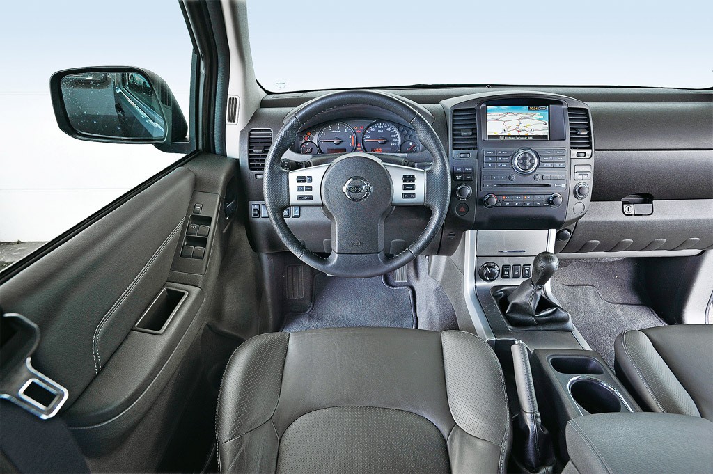 Zabawy w piasku dla dorosłych: Nissan Navara kontra Toyota Hilux, Ford Ranger, Mitsubishi L200 i VW Amarok