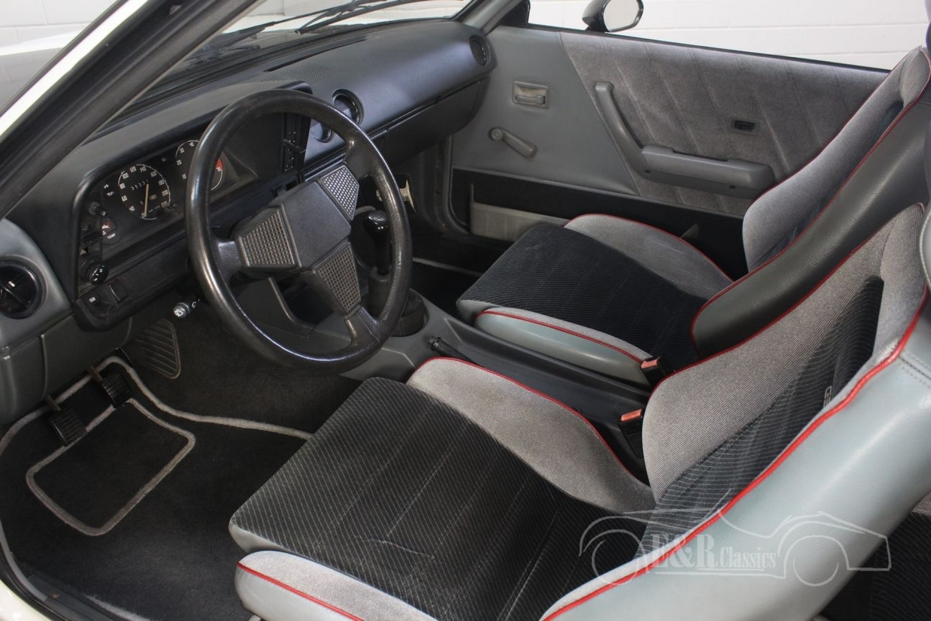 Opel Manta GSi – wymarzona wersja w stanie, jak nowa