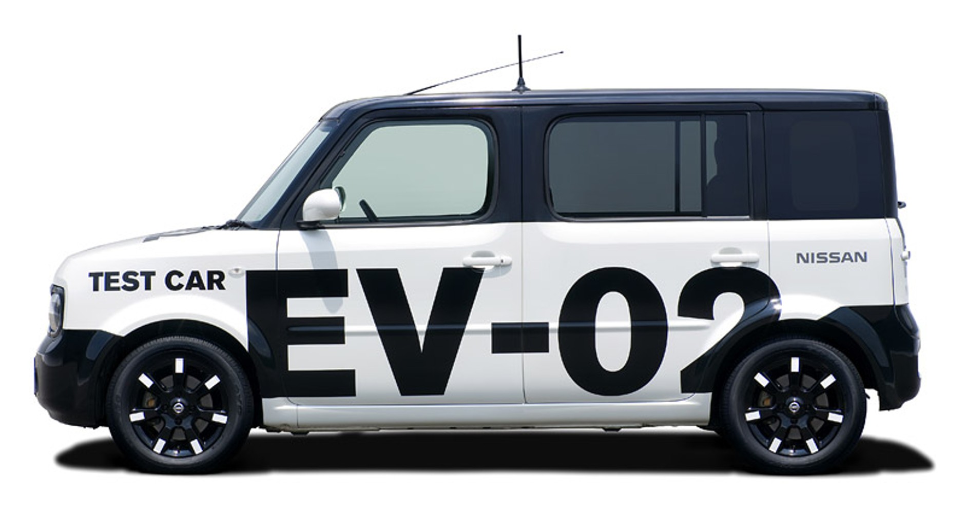 Nissan zaprezentował hybrydowe Infiniti, elektromobil i nowe ogniwa litowe