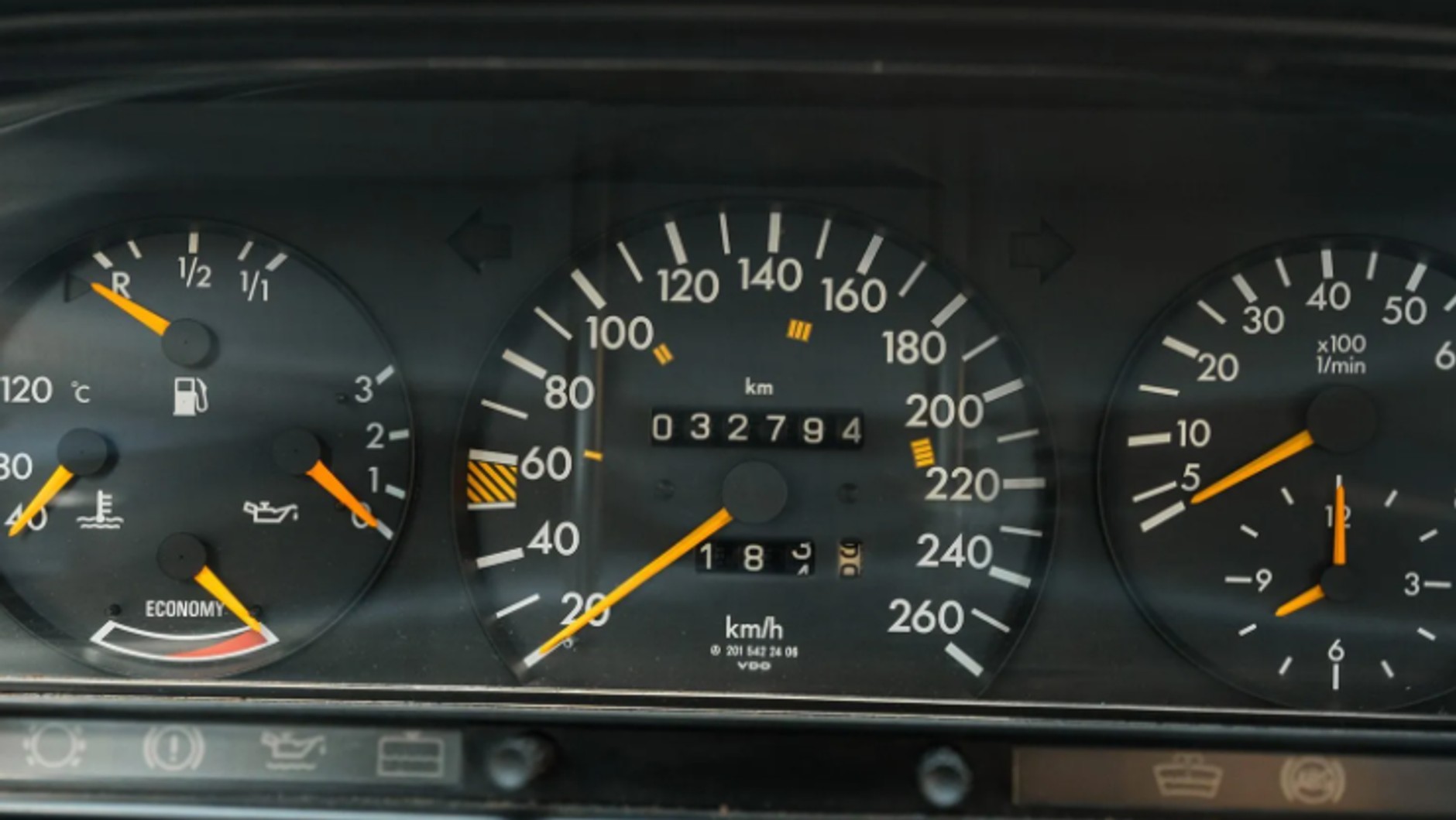 Mercedes 190 E 2.3 16 Laudy. Przebieg niespełna 33 tys. km