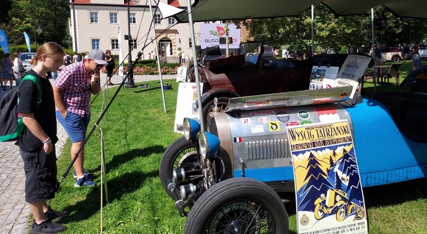 Spotkanie klasyków na zamku Topacz. Podziwialiśmy ponad 600 zabytkowych pojazdów