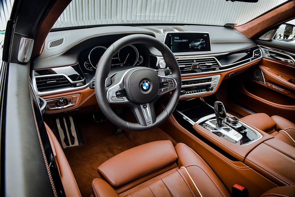 BMW M760Li