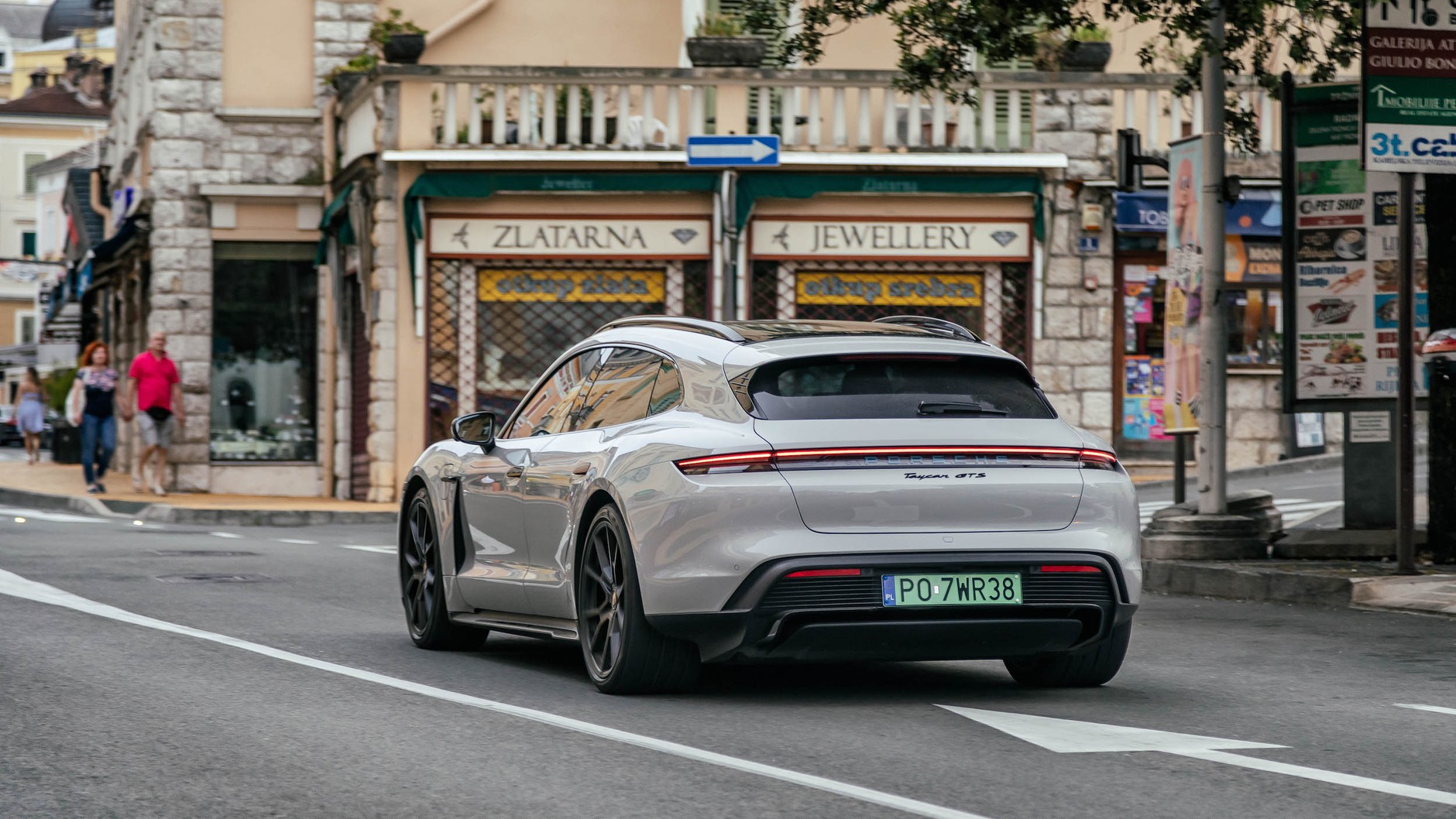 Podróż Porsche Taycanem i Audi e-tronem GT do Chorwacji