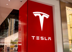 Tesla na prostej drodze do upadku. To nie tylko efekt działań Elona Muska