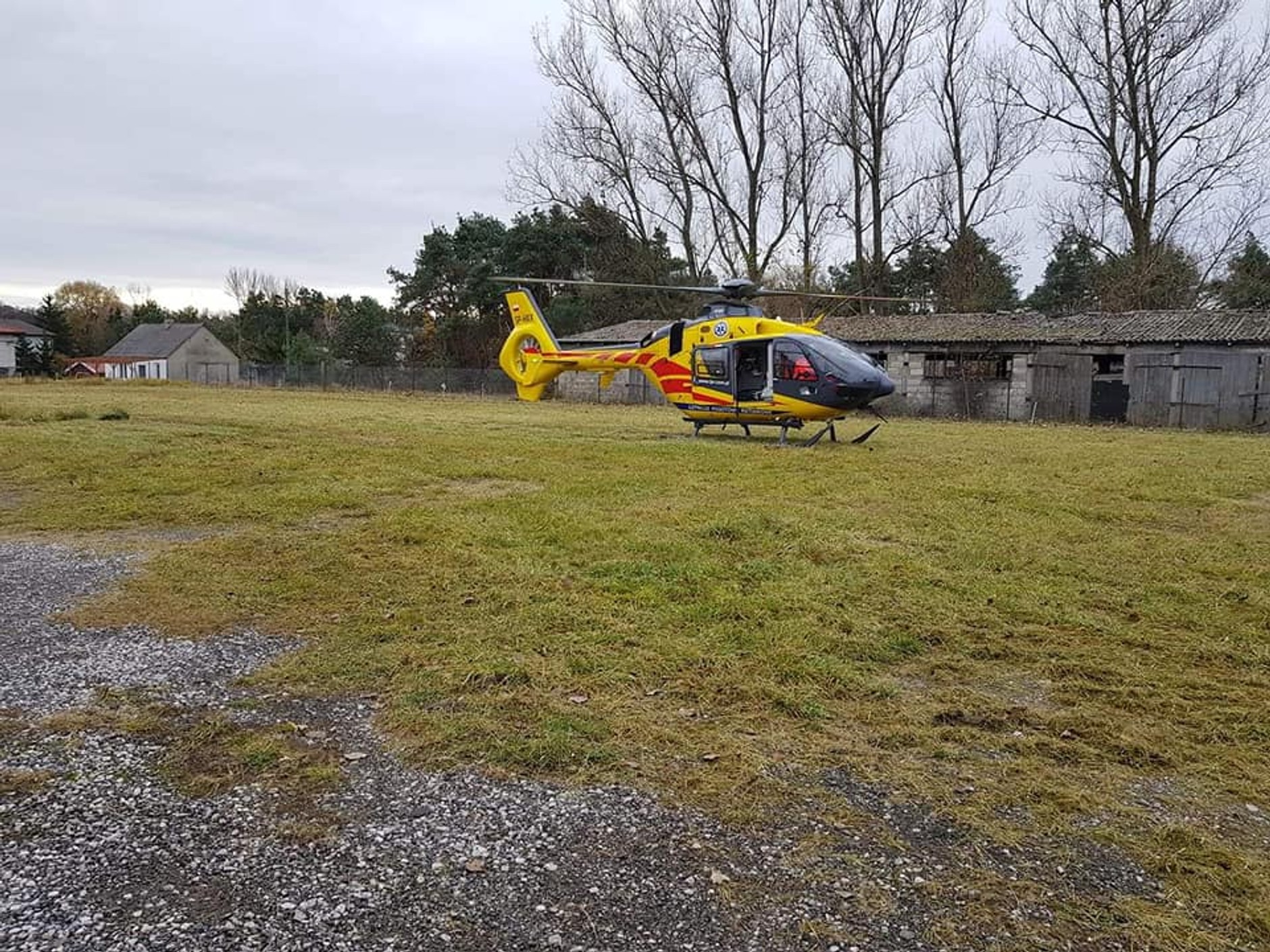 Śmigłowiec ratuje życie po wypadku na DK 12 w Przygłowie