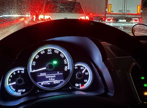 Auta elektryczne kontra mróz – kiedy zabraknie energii?