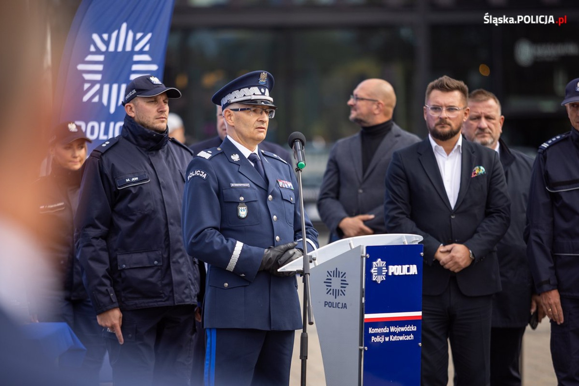 Policjanci ze Śląska dostali nowe radiowozy. Są hybrydowe