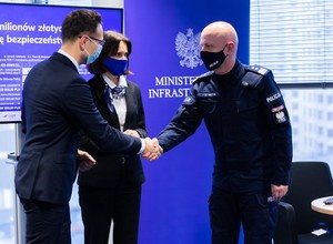 Policja dostanie nowe radiowozy, dzięki funduszom Unii Europejskiej