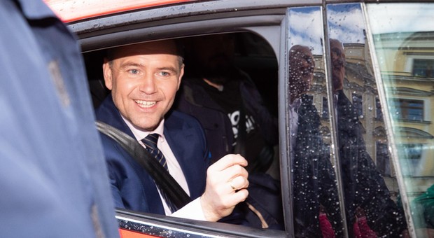 Karol Nawrocki wymieni stare Twingo na opancerzonego Maybacha