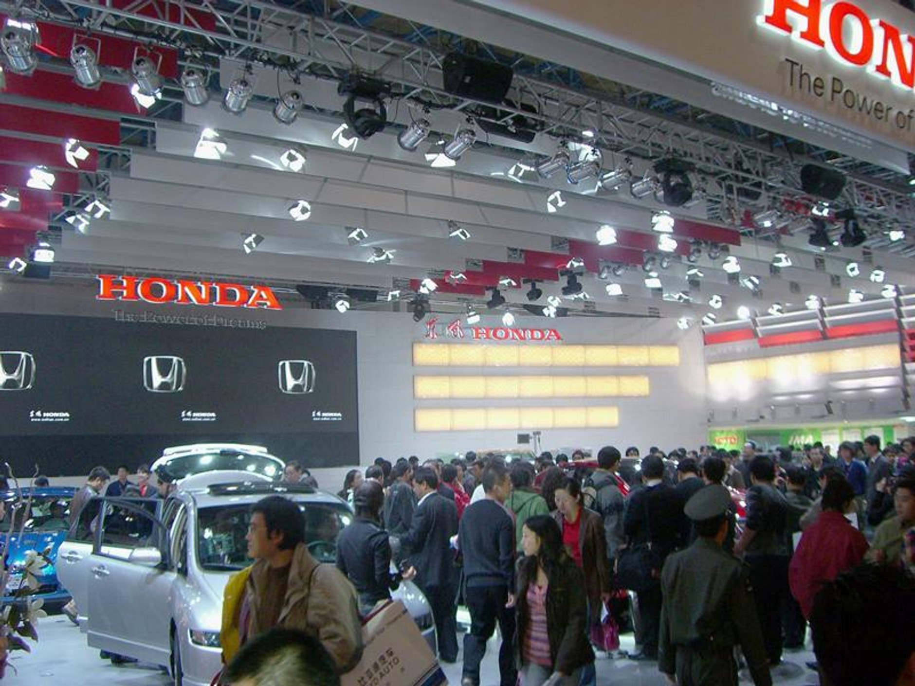 Pekin 2006 - fotogaleria z salonu oraz piękne modelki