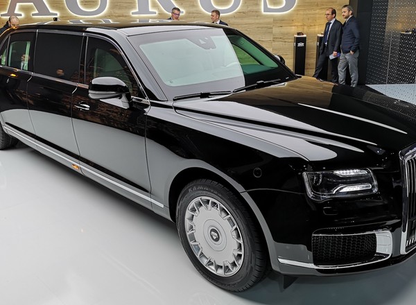 Władimir Putin w rosyjskiej limuzynie marki Aurus. Koniec z BMW i Mercedesami