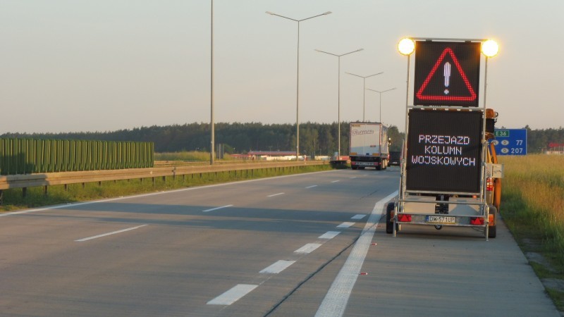 Przejazd kolumny wojskowej