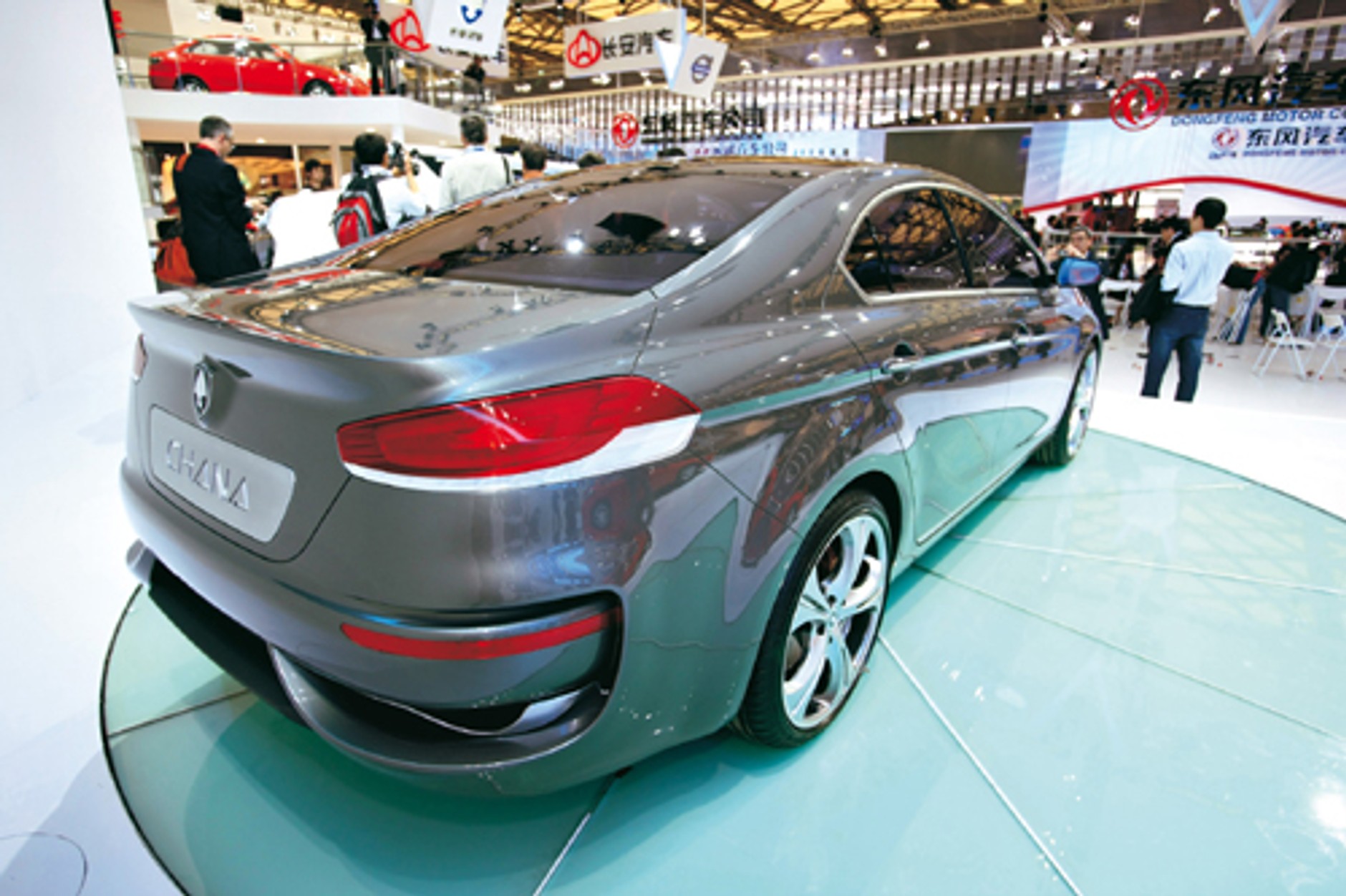 Szanghaj Motor Show. Zobacz jak Chińczycy dostają  skrzydeł