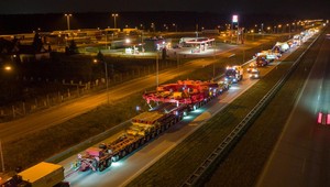 Pierwszy konwój z wielkimi elementami maszyny TBM dotarł do celu. Będą jeszcze dwa