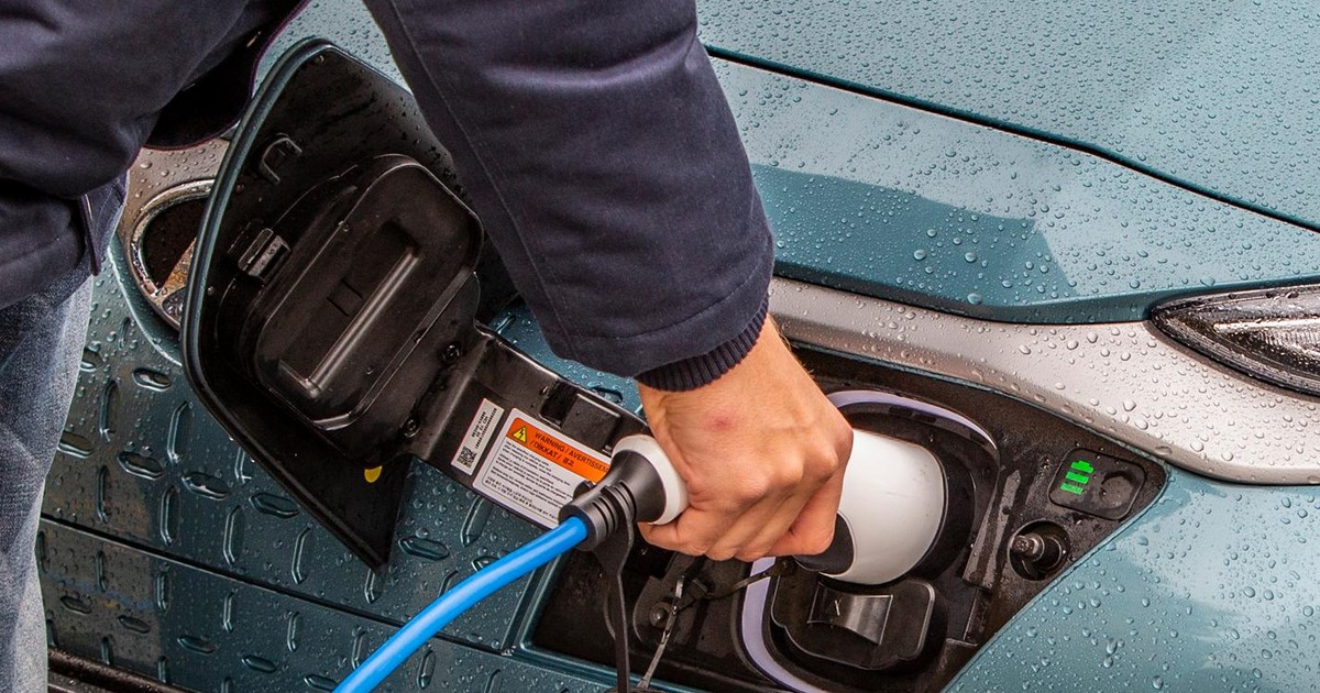 Ładowanie auta elektrycznego