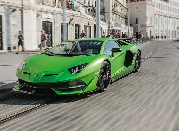 Lamborghini ogłasza akcję naprawczą w Polsce. Może oderwać się maska
