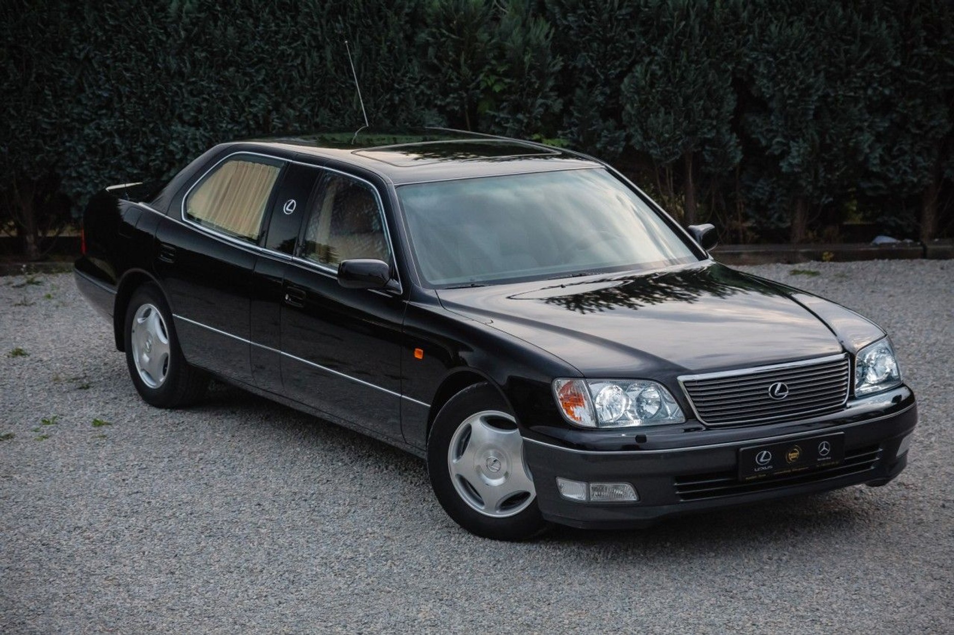 Lexus LS 400 – wyjątkowa historia wyjątkowo długiej limuzyny
