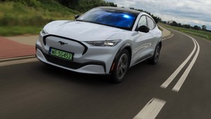 Ford Mustang Mach-E AWD 98 kWh – Emocjonujący elektryk, który robi "setkę" w 5,8 s – Test długodystansowy cz. 1