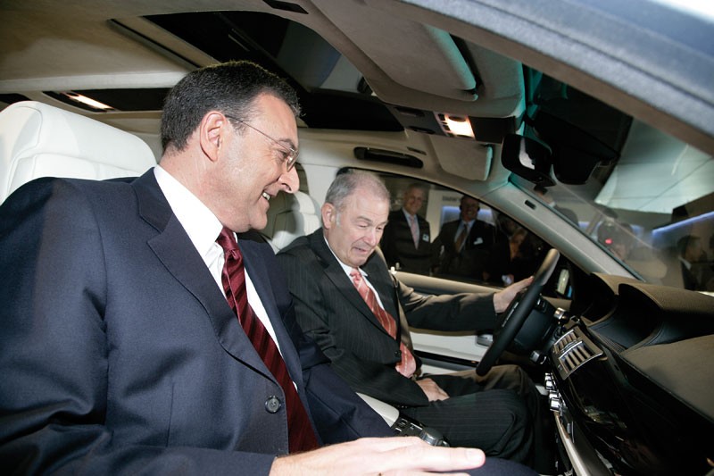 BMW: Świat szachownicy i najwspanialszych maszyn