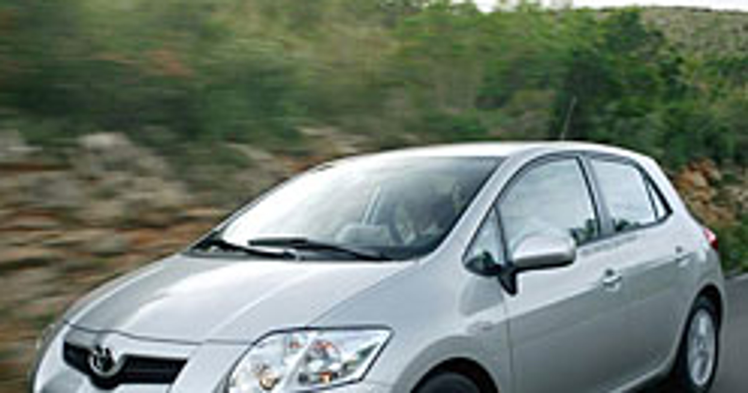 Toyota Auris dostane nové motory 1,6 Valvematic (97 kW) a 1,8 Valvematic (108 kW) a inovované turbodiesely