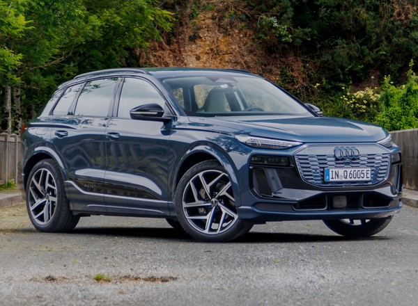 Audi Q6 e-tron ma w sobie coś z Porsche i coś z... aut francuskich