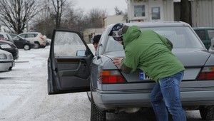 Jak odpalić auto na mrozie - skuteczne i bezpieczne uruchamianie samochodu zimą