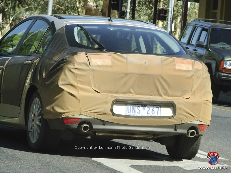 Zdjęcia szpiegowskie: nowy Renault Laguna na krótko przed premierą (+ wideo)