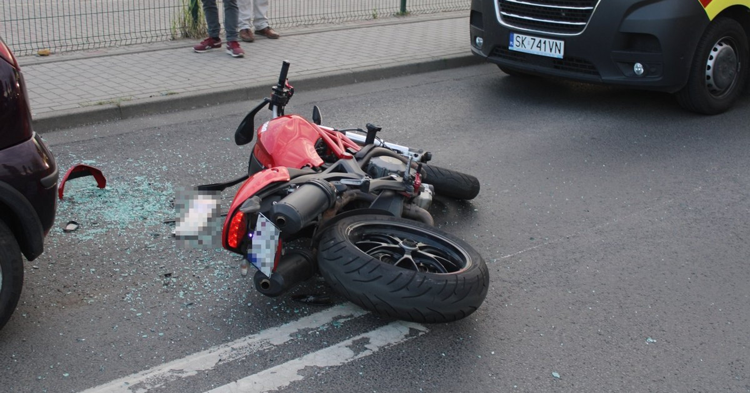 Obraz pochodzący z serwisu https://tarnowskie-gory.policja.gov.pl/k26/informacje/wiadomosci/386633,Kolizja-z-udzialem-motocyklisty.html