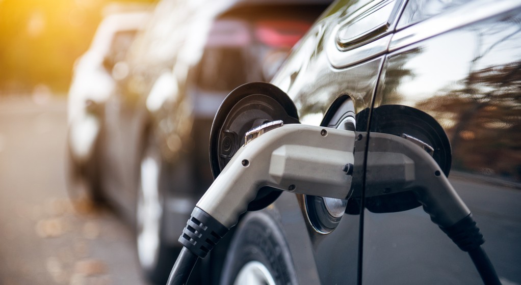 Ładowanie samochodu elektrycznego