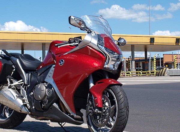 Honda VFR 1200F: królowa autostrad