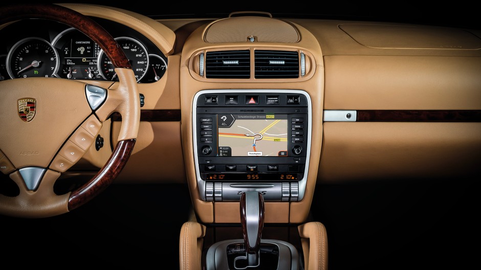Nowoczesne stacje multimedialne dla starszych modeli Porsche