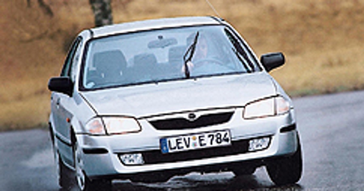 Mazda 323 - A ona jeździ i jeździ...