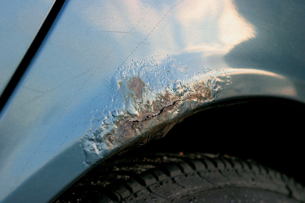 Auto po 300 tys. km - usterki ważne i mniej ważne: jak obniżać koszty?